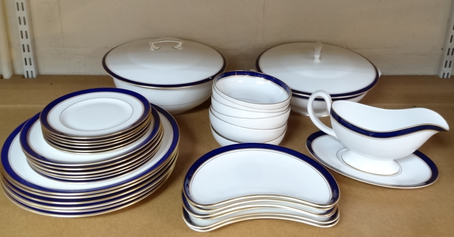 Appraisal: A thC Royal Worcester Howard pattern bone china part dinner