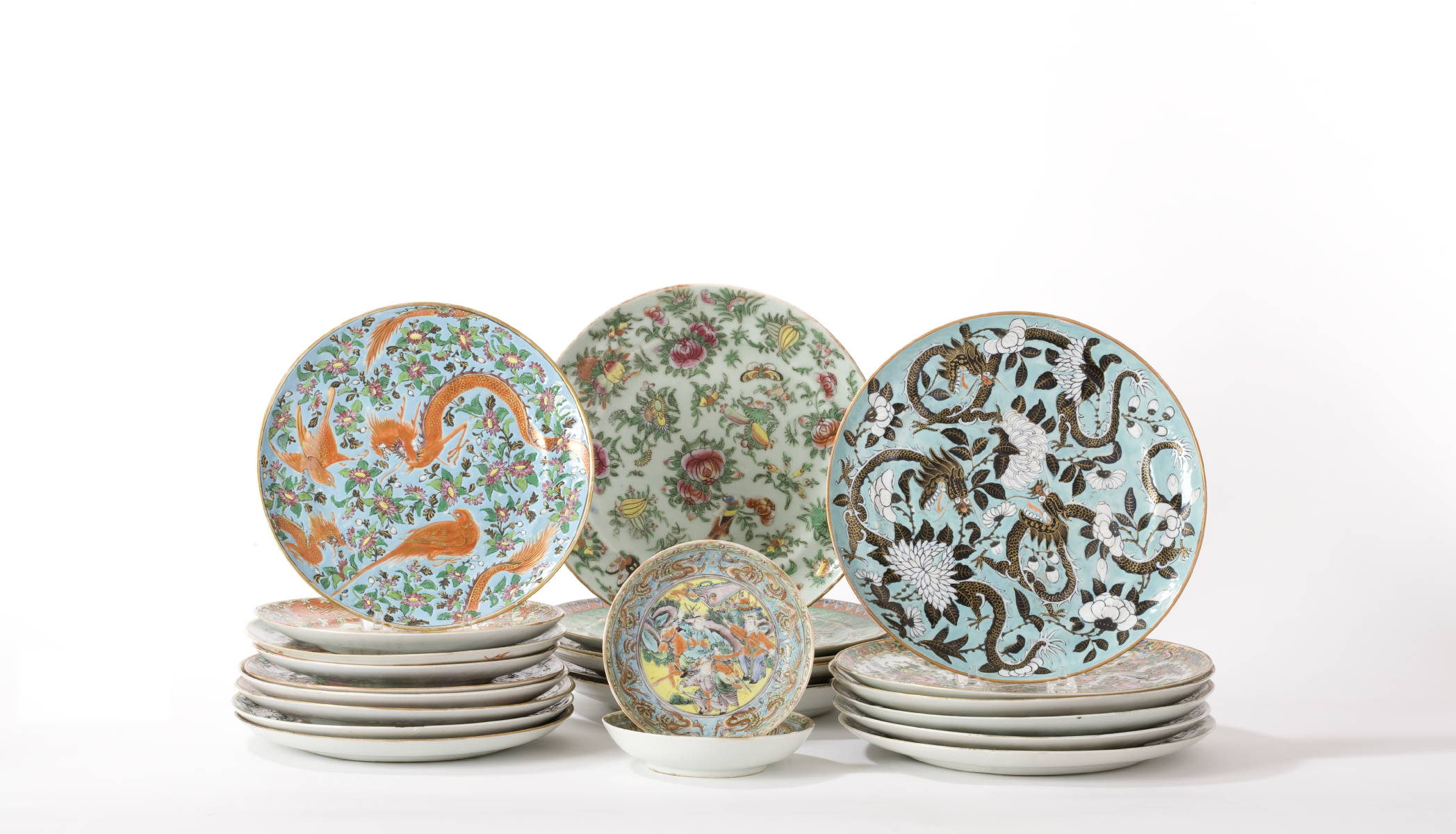 Appraisal: COLLECTION OF TWENTY-THREE CHINESE EXPORT PORCELAIN FAMILLE ROSE DECORATED PLATES