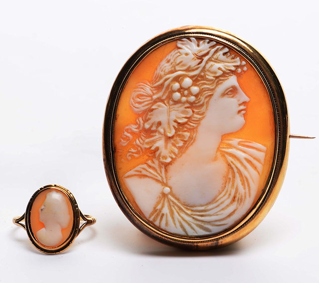 Appraisal: A VICTORIAN GILT FRAMED OVAL CAMEO cm height together with