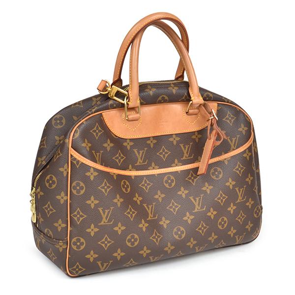 Appraisal: A DEAUVILLE SOFT BEAUTY CASE IN MONOGRAM CANVAS BY LOUIS