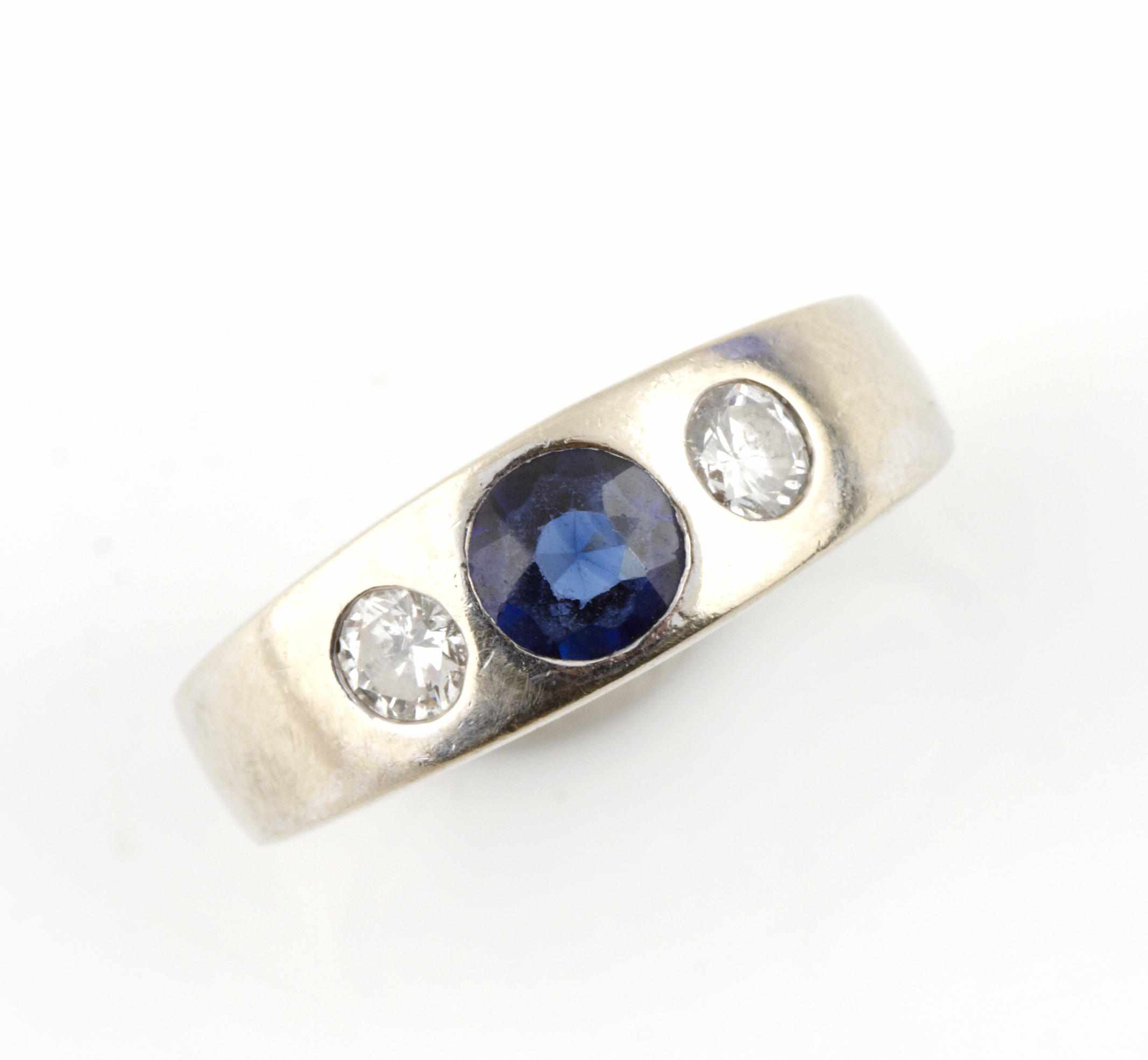 Appraisal: A diamond sapphire and k white gold ring size