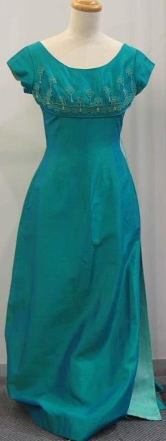 Appraisal: Evening gown in turquoise Thai silk with beaded bodice and