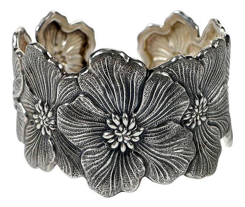 Appraisal: Buccellati Sterling Silver Bracelet hinged cuff Blossoms Gardenia design stamped