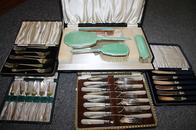 Appraisal: A COLLECTION OF FIVE CASED SETS OF FRUIT FORKS fruit