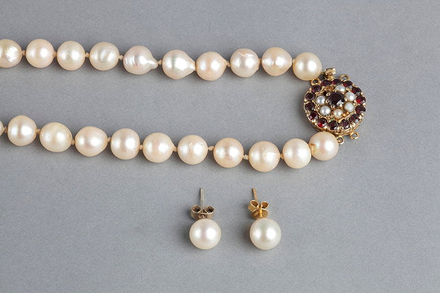 Appraisal: A CULTURED PEARL NECKLACE with baroque shaped beads and garnet