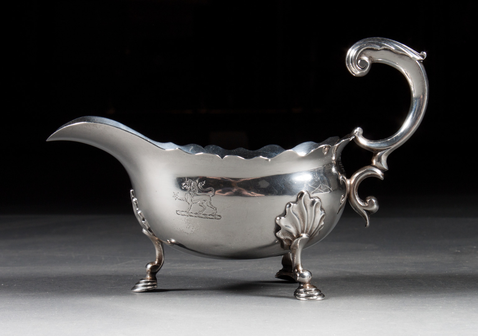 Appraisal: English Georgian sterling silver gravy boat John Fray London -