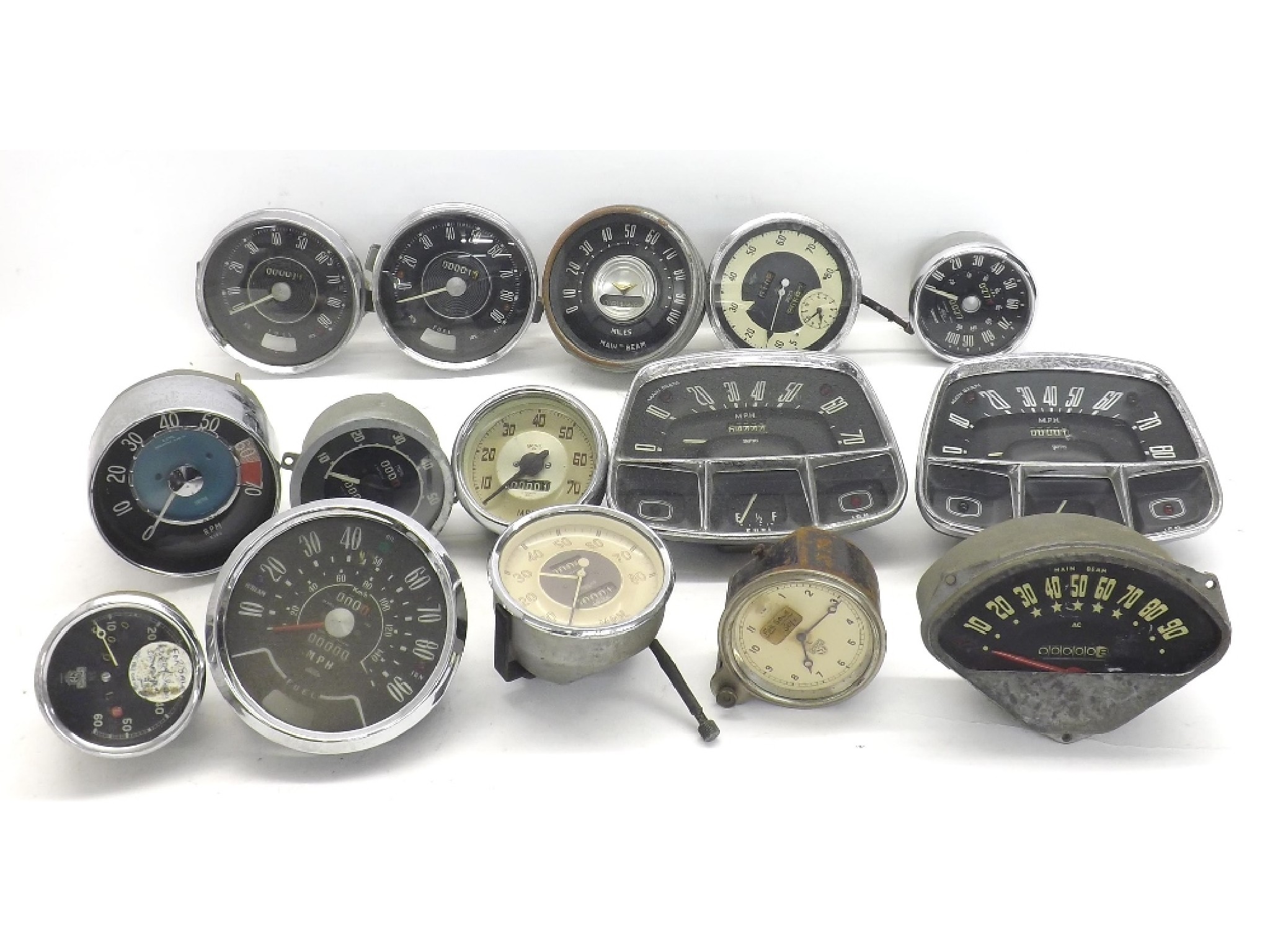 Appraisal: Large quantity of old car clocks