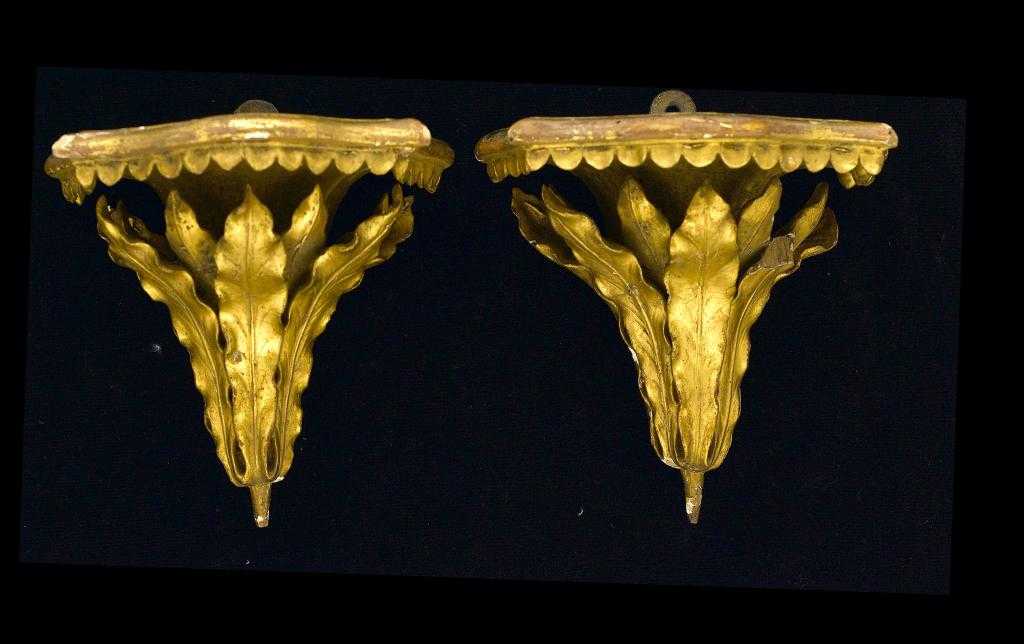 Appraisal: A PAIR OF GILTWOOD BRACKETS the serpentine shelf on fluted