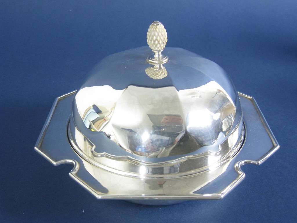 Appraisal: A George V Muffin Dish inner dish and cover having