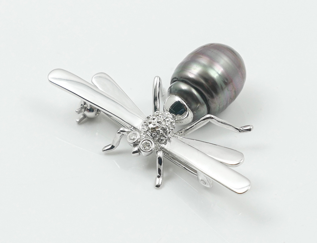 Appraisal: K CULTURED PEARL DIAMOND DRAGONFLY PIN K white gold bug