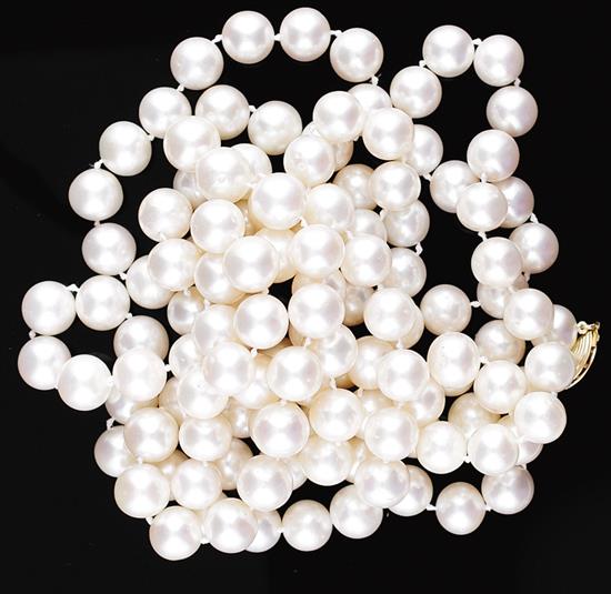 Appraisal: Endless strand of pearls mm strand of cream pearls with