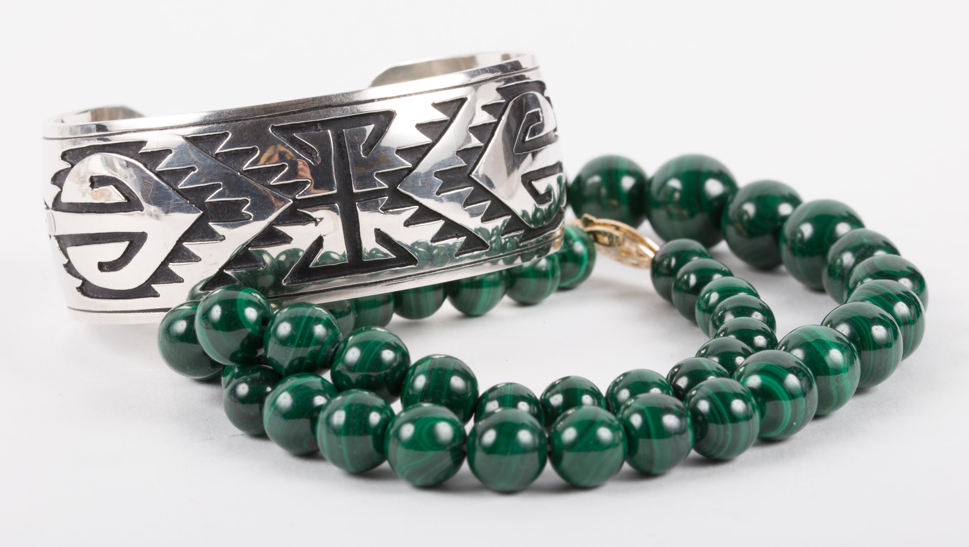 Appraisal: A Sterling Silver Cuff Malachite Necklace Native American sterling silver