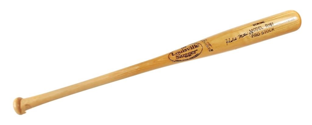 Appraisal: Signed pro-model Louisville Slugger signed by New York Yankee great