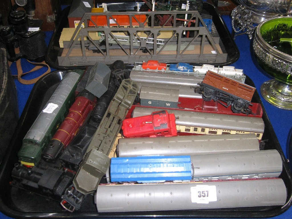 Appraisal: Lot comprising assorted Hornby train engines Triang engines carriages trucks