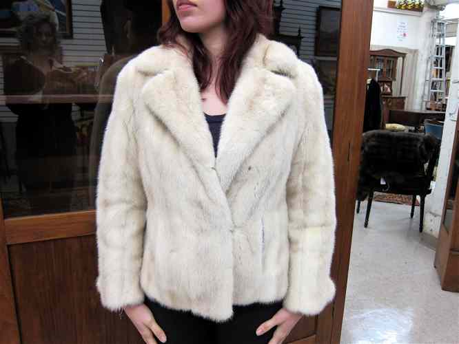 Appraisal: LADIES MINK JACKET blond fur with notched collar two exterior