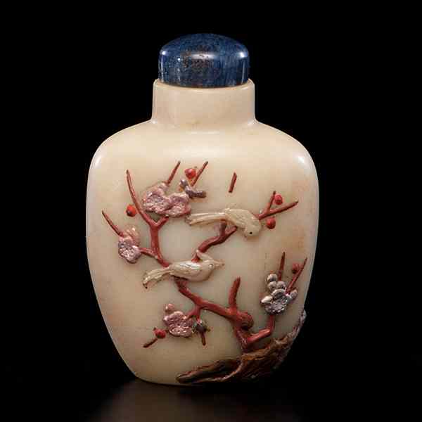 Appraisal: Chinese Hardstone Snuff Bottle Chinese th century A hardstone snuff