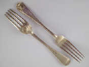 Appraisal: A pair of Old English Thread and Shell tableforks crested