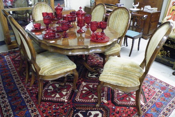 Appraisal: VICTORIAN STYLE PEDESTAL DINING TABLE WITH TWO LEAVES White Furniture