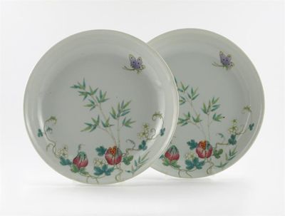 Appraisal: A pair of Chinese famille rose saucer dishes each finely