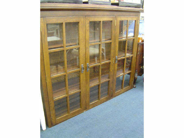 Appraisal: CHINA CABINET TOP