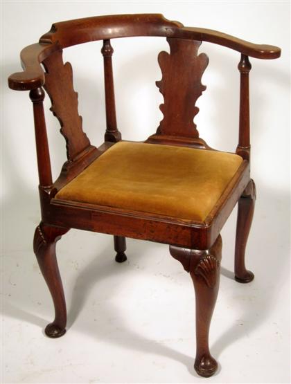 Appraisal: George II Irish walnut corner chairThe shaped top rail above