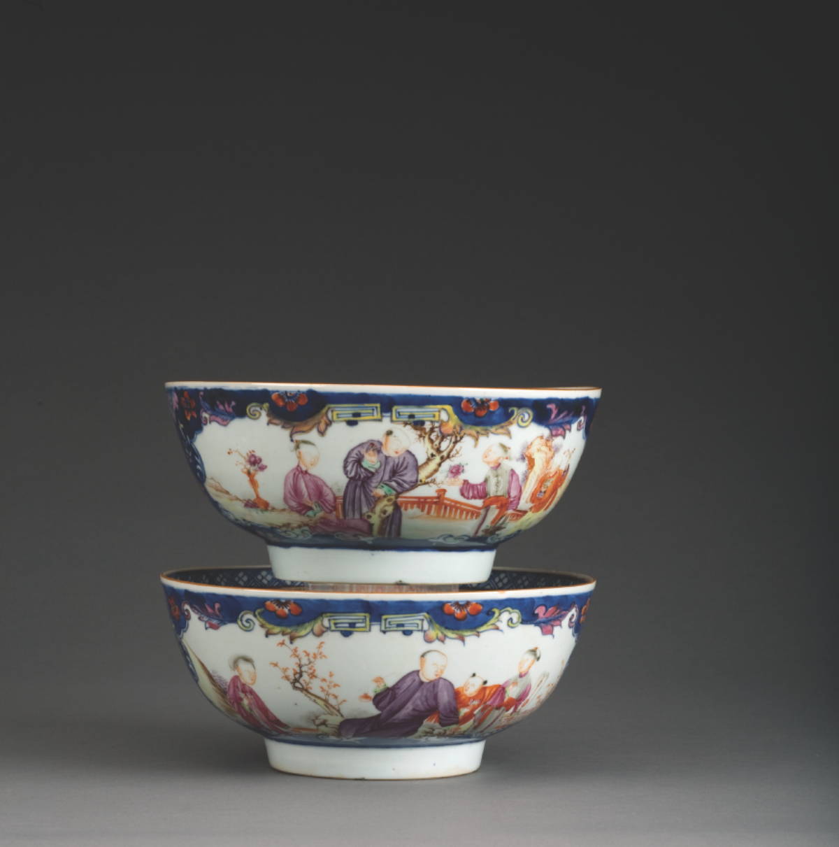 Appraisal: PAIR OF CHINESE EXPORT PORCELAIN BOWLS EARLY NINETEENTH CENTURY Each