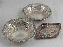 Appraisal: A pair of silver bon bon dishes Birmingham approx cm