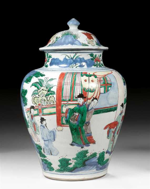 Appraisal: A COVERED VASE WITH WUCAI DESIGN OF AN OFFICIAL RECEIVING