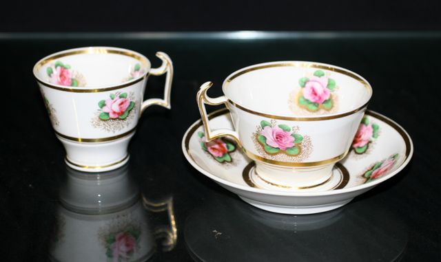 Appraisal: A Spode tea cup saucer and coffee cup pieces circa