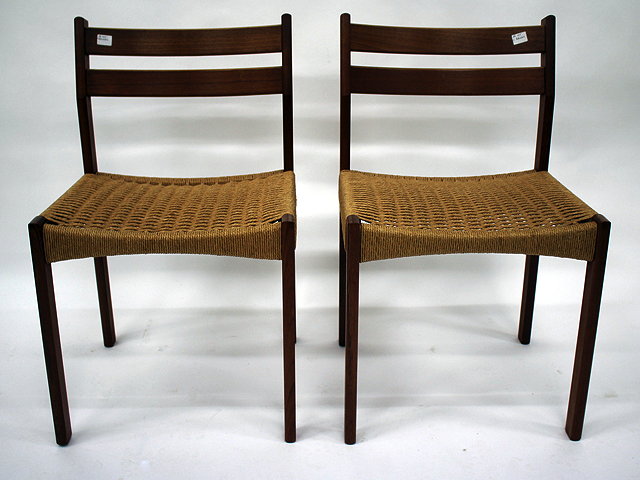 Appraisal: A SET OF SIX DANISH TEAK DINING CHAIRS with double