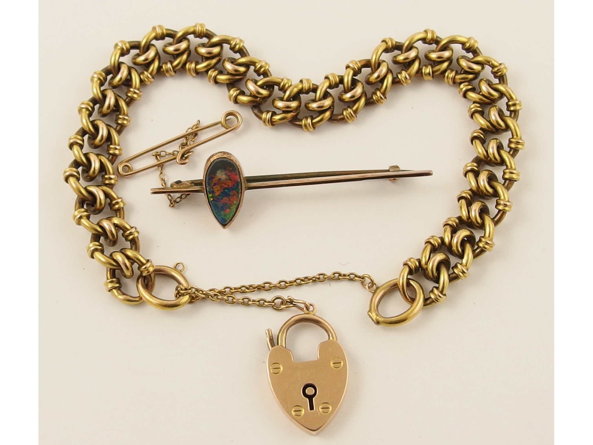 Appraisal: A ct decorative chain bracelet with a ct heart clasp