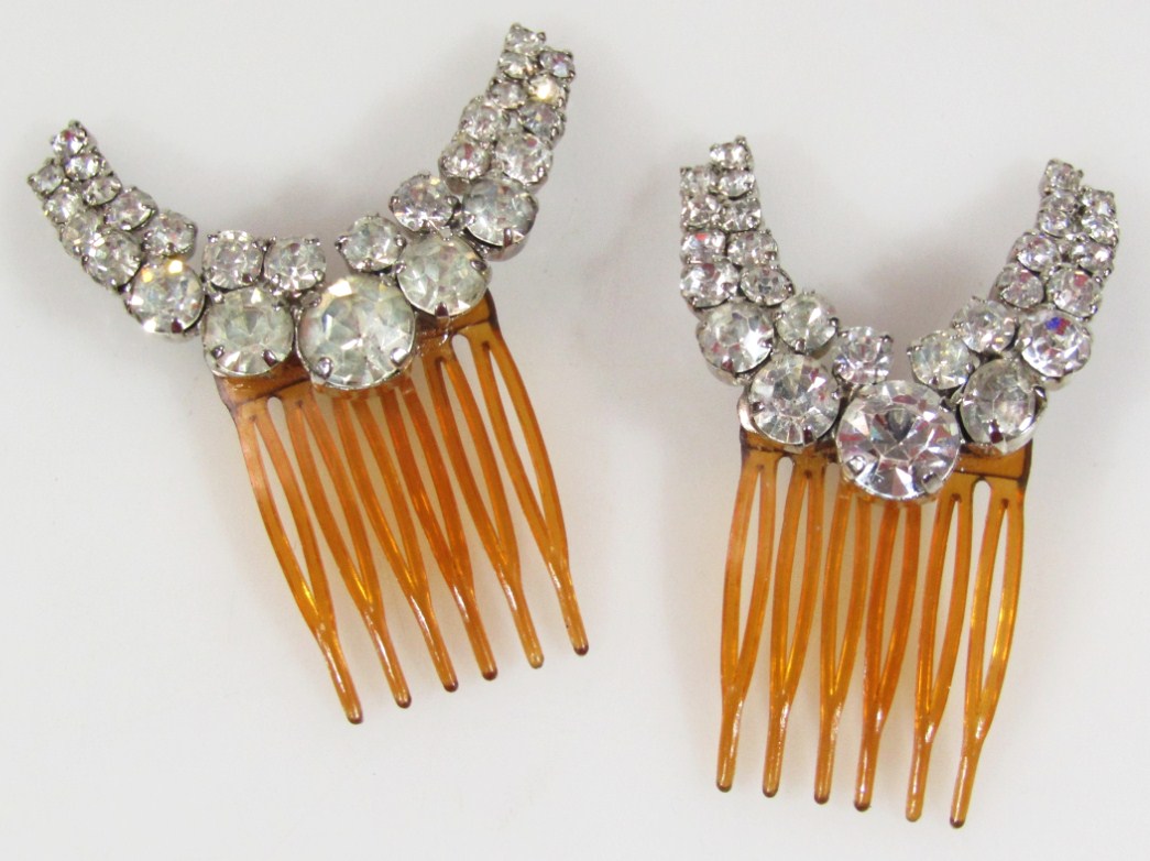 Appraisal: A pair of Art Deco diamante hair clip grips with