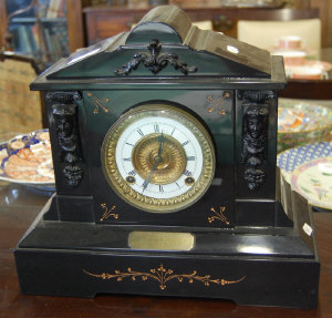 Appraisal: A Victorian slate mantel clock with -day movement bears presentation