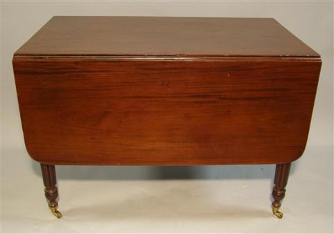 Appraisal: BALTIMORE FEDERAL MAHOGANY DROP LEAF TABLE the rectangular top over