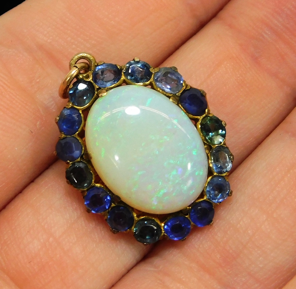 Appraisal: K GOLD OPAL AND SAPPHIRE PENDANT th CenturyBeautiful opal pendant