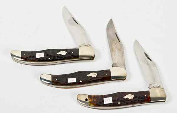 Appraisal: KA-BAR Dog Head Pocket Knives Lot of Three Two single