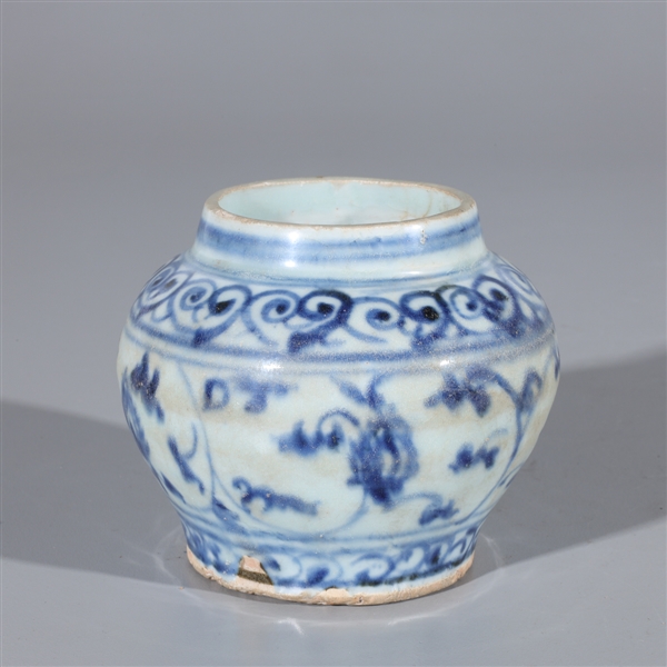 Appraisal: Antique Chinese blue and white Ming Dynasty ceramic vase with