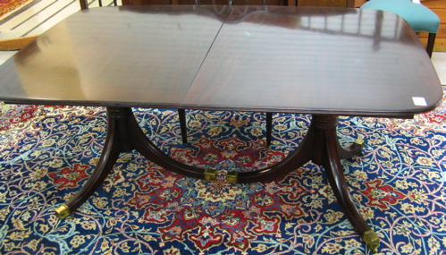 Appraisal: FEDERAL STYLE MAHOGANY DINING TABLE WITH LEAVES AND CUSTOM PADS