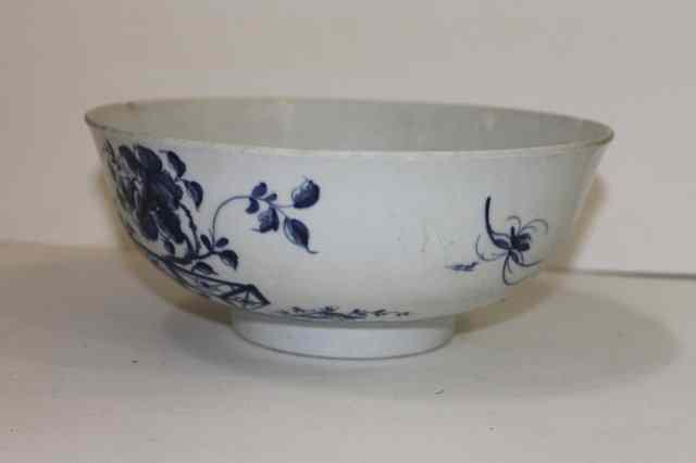 Appraisal: AN EARLY WORCESTER BOWL circa - painted in blue with