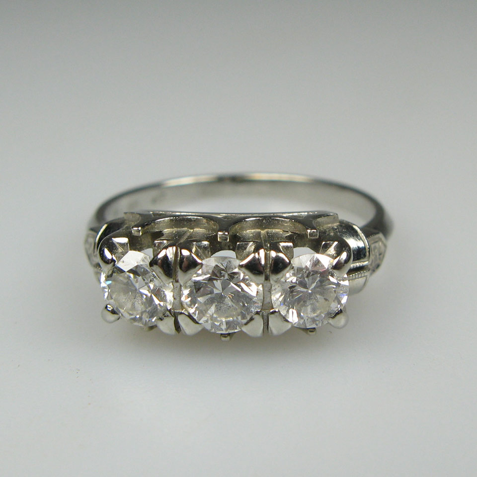 Appraisal: k White Gold Ring set with brilliant cut diamonds approx