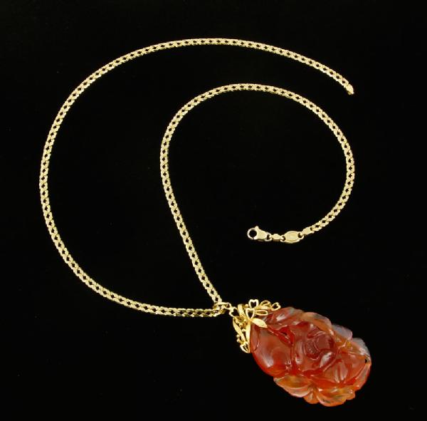 Appraisal: - K Necklace with K Agate Pendant K yellow gold