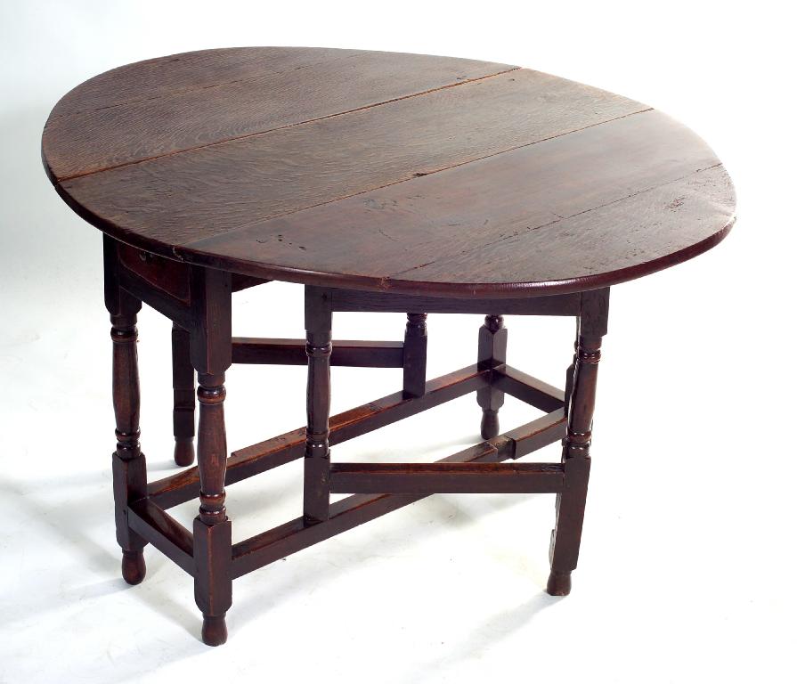 Appraisal: th CENTURY OAK GATELEG TABLE of small proportions the oval