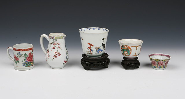 Appraisal: A SMALL GROUP OF CHINESE PORCELAIN TO INCLUDE an th