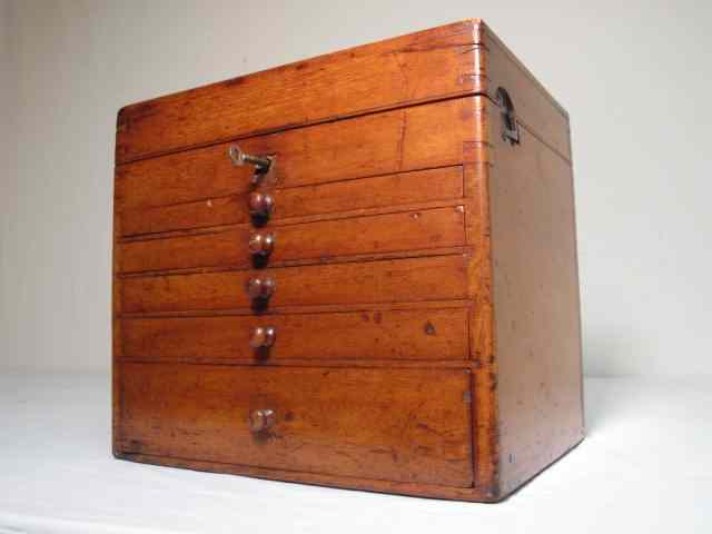 Appraisal: Dental Mfg Co locking wooden tool box Box accommodates dentist's