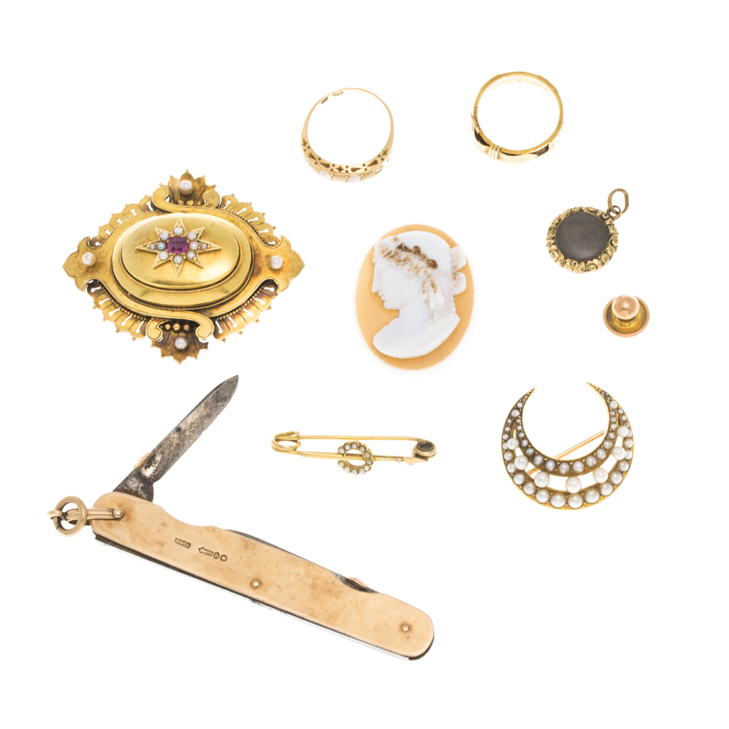 Appraisal: A collection of Victorian jewellery to include a ruby and