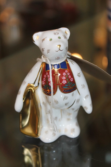 Appraisal: A ROYAL CROWN DERBY FIGURE of a standing bear