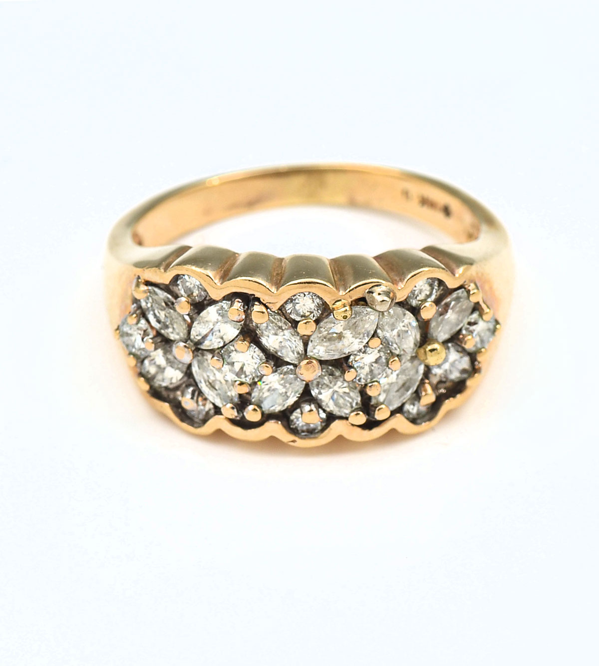 Appraisal: K CTW DIAMOND RING K yellow gold ring contains round