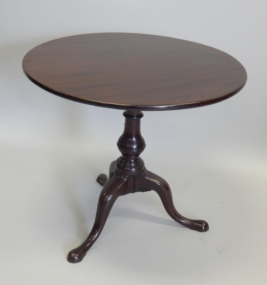 Appraisal: A thC mahogany occasional table the circular tilt top on