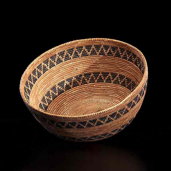 Appraisal: Yokuts Basket woven with bracken fern creating two bands of