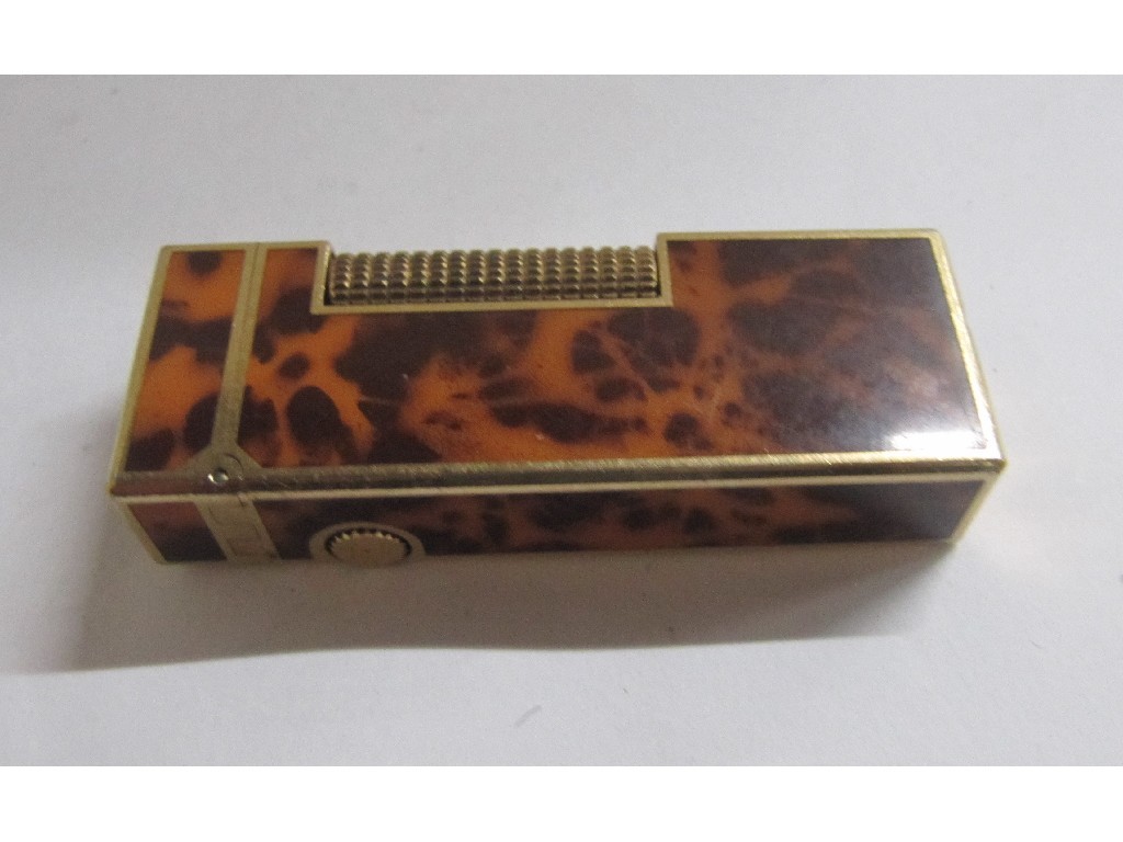 Appraisal: A Dunhill tortoiseshell effect lighter